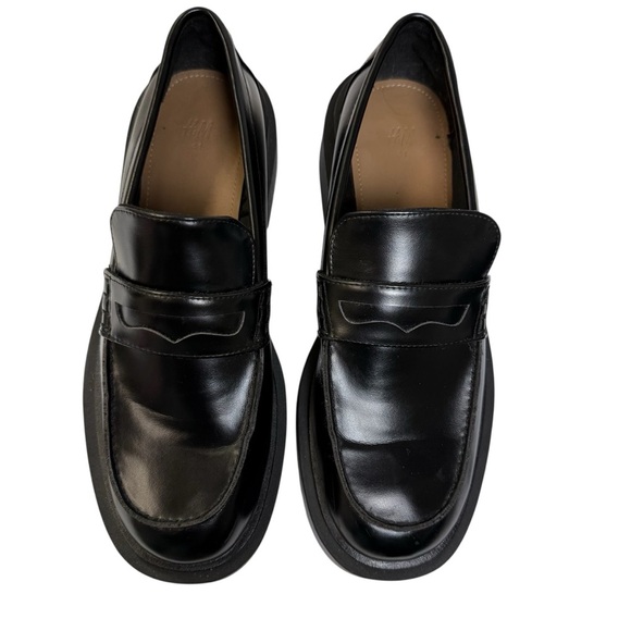H&M Chunky Black Loafers.
Size 41 - Picture 7 of 11